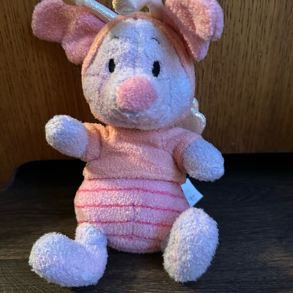 Disney Store “Winnie The Pooh” Piglet Butterfly Sherbert Easter 8” Plush rare - Picture 1 of 4